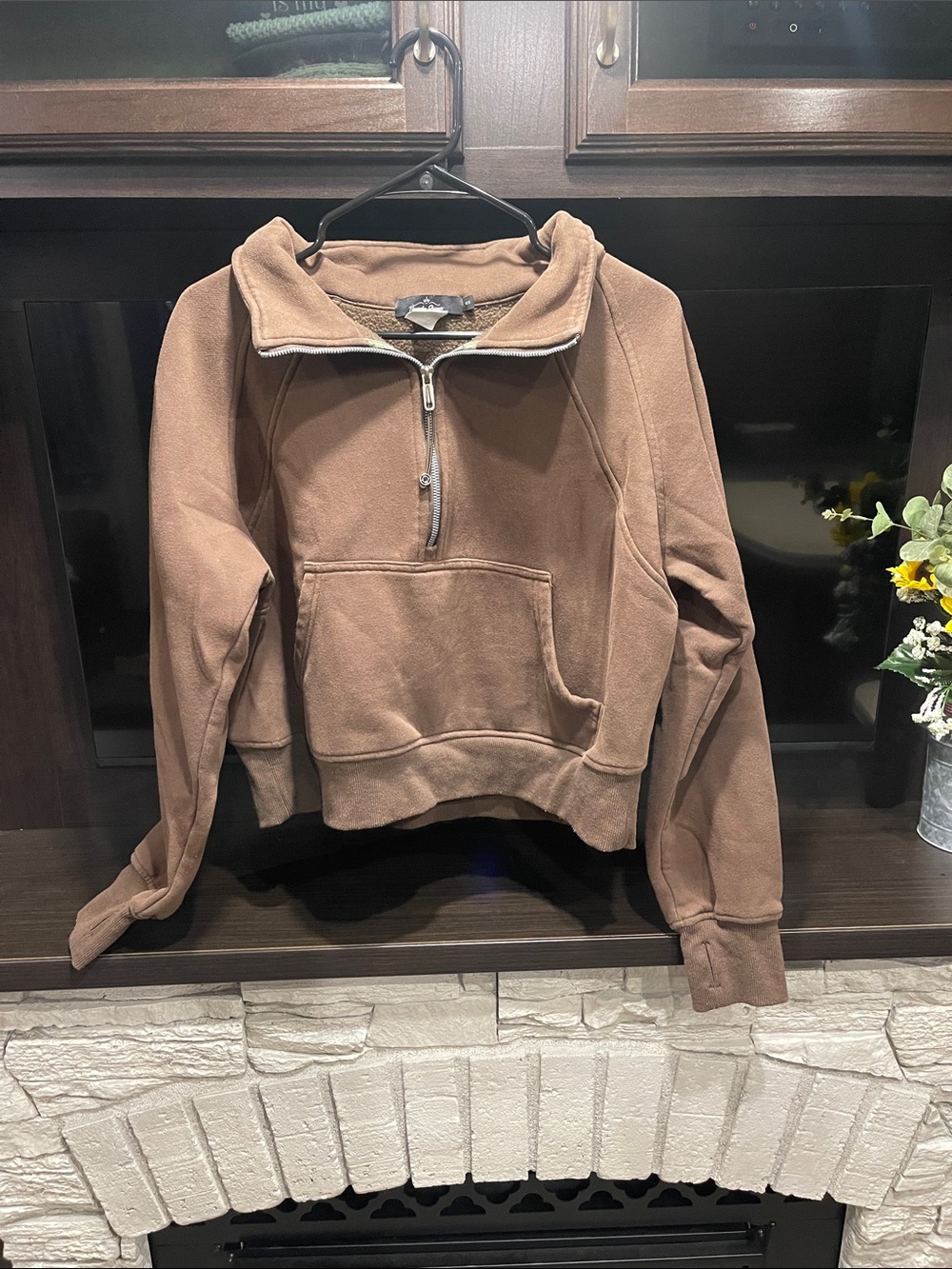 Half-Zip Pullover Sweatshirt in Brown cropped